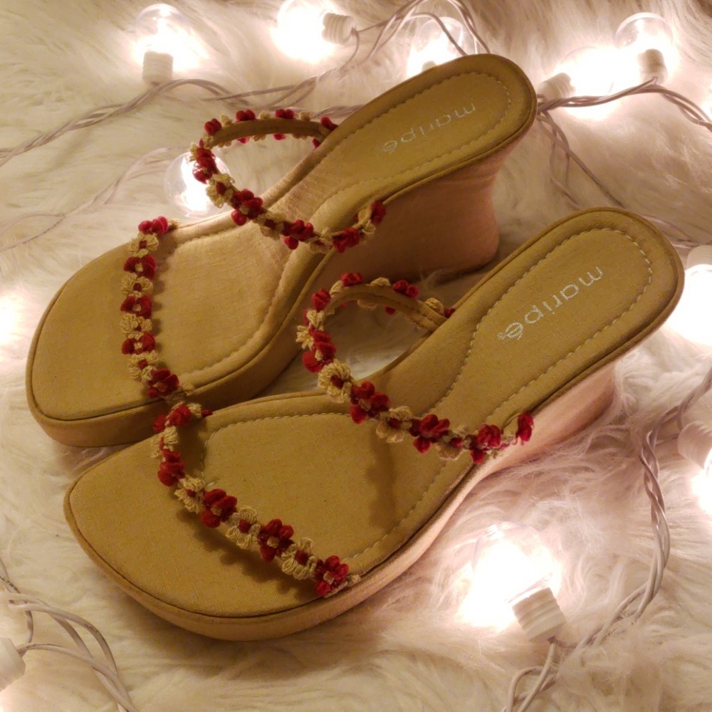 Maripe Flower Wedges